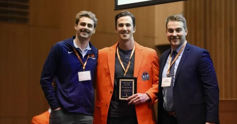 Hayward Inducted into Syracuse men’s hockey club Hall of Fame